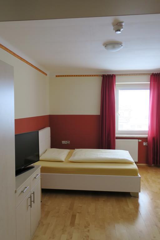 Hotel Restaurant Boeck "Roter Hahn" Sankt Poelten Eksteriør billede